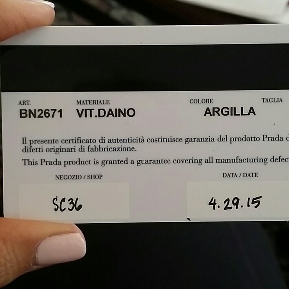 AUTHENTIC Prada Vitello Daino leather tote - Picture 7 of 15